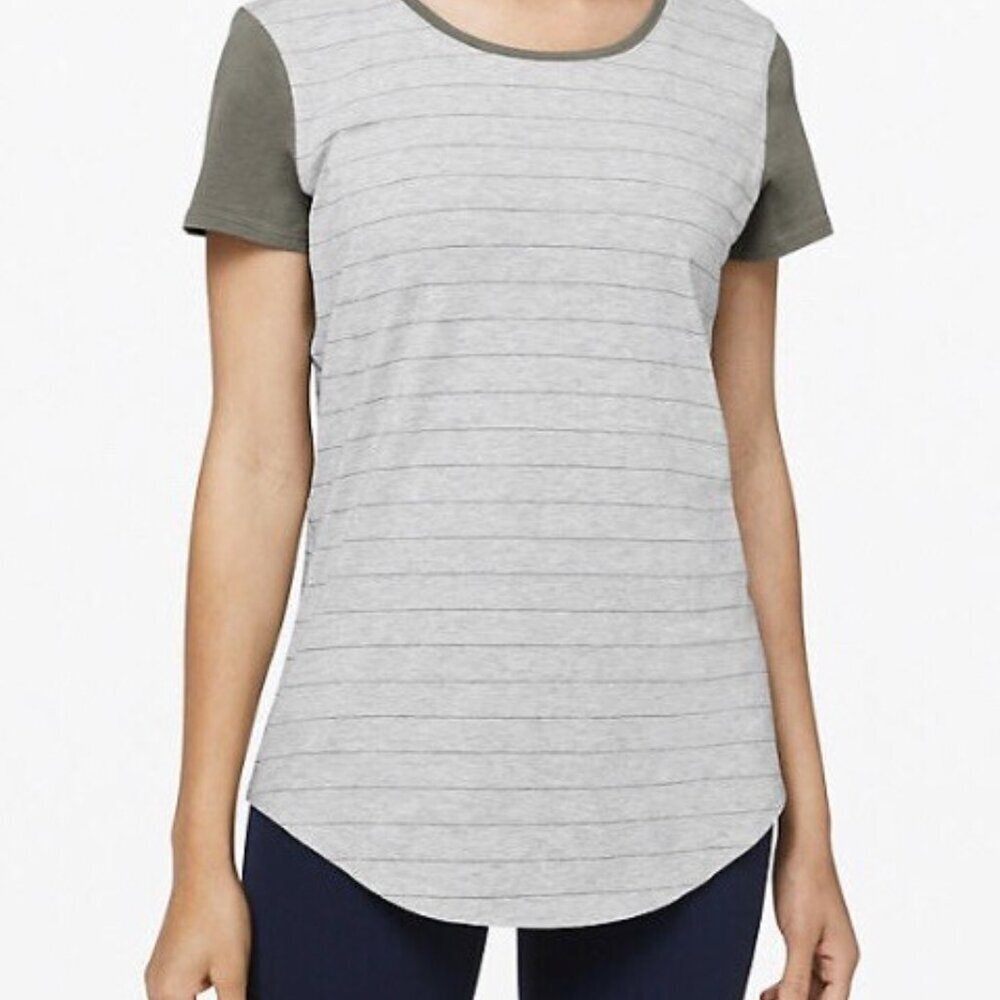 LULULEMON Gray Olive Green Striped Crew Neck Workout Athletic Tee Shirt Medium